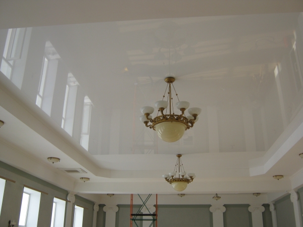 Фотографии глянцевых потолков